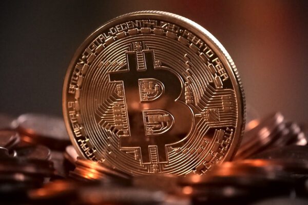 Биткойн установил еще один рекорд. Криптовалюта достигла уровня, к которому ни одна другая валюта даже близко не приблизилась.