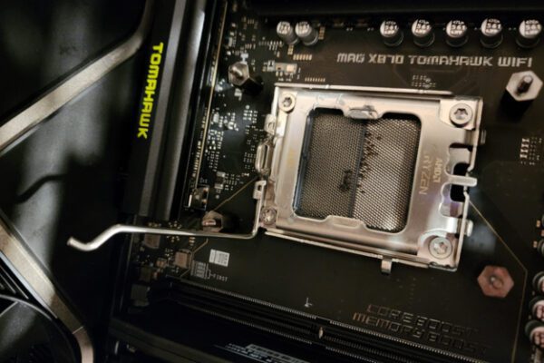 MSI реагирует на случаи сгорания процессора AMD Ryzen 7 9800X3D на материнской плате MSI MAG X870 Tomahawk WiFi