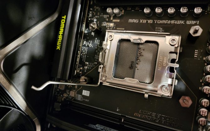 MSI реагирует на случаи сгорания процессора AMD Ryzen 7 9800X3D на материнской плате MSI MAG X870 Tomahawk WiFi