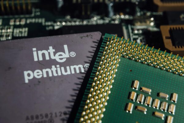 Intel Pentium — в процессоре 30-летней давности обнаружены дефектные транзисторы. Ошибка обошлась компании примерно в $475 млн.