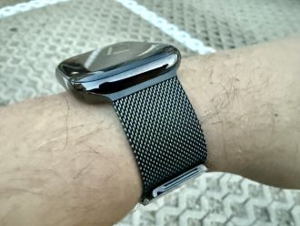 Apple Watch series 10 с миланским браслетом