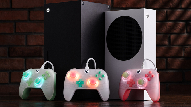 8BitDo Ultimate Mini Wired Controller для Xbox — небольшой игровой контроллер с необычной RGB-подсветкой
