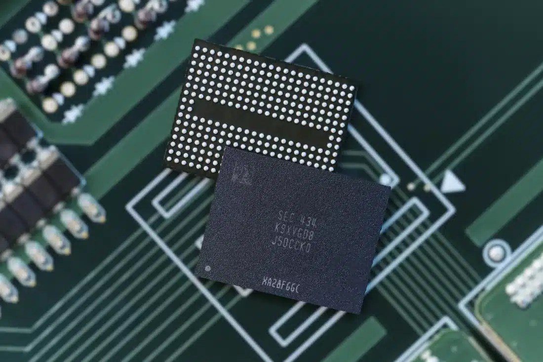 Samsung готовит 400-слойную память V-NAND для будущих твердотельных накопителей емкостью 16 ТБ для обеспечения производительности PCIe 5.0