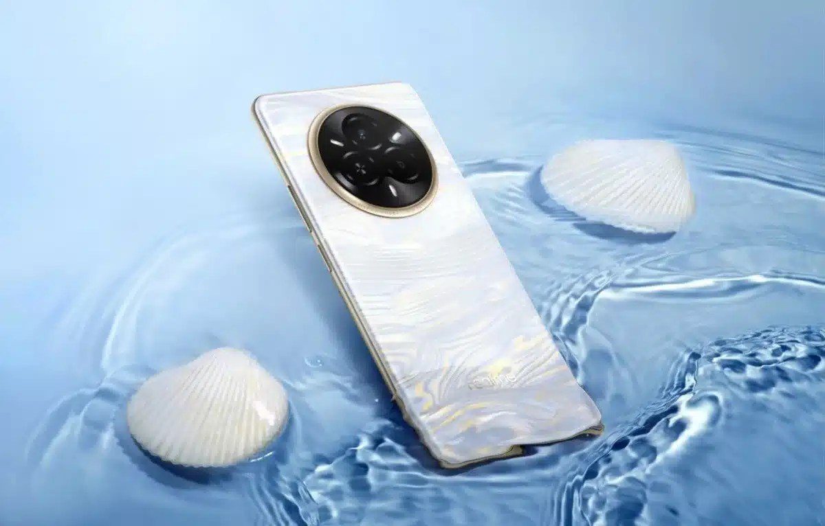 Realme представила довольно необычные смартфоны — они чувствительны к низкой температуре и меняют цвет