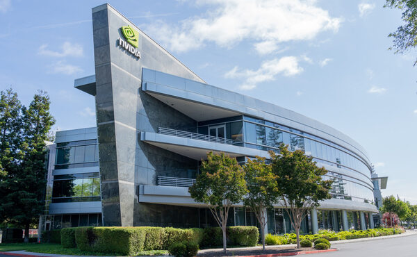 NVIDIA открыто критикует американские власти за новые ограничения, ограничивающие доступ к передовым технологиям искусственного интеллекта
