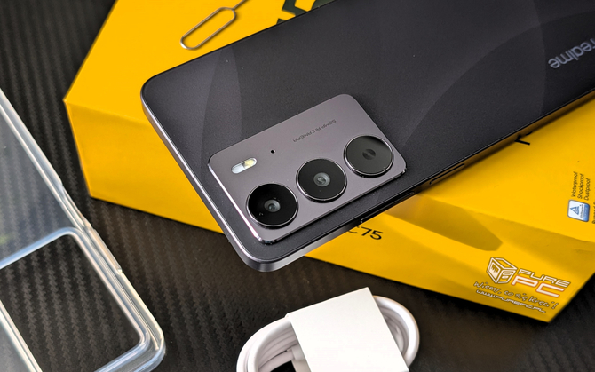 Смартфон Realme C75 стоит менее 1000 злотых, оснащен емким аккумулятором и водонепроницаемым корпусом. Посмотрите, стоит ли покупать