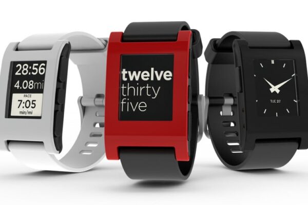 Услаждающие Smart Watch Pebble Back-это будет иметь электронное и открытое программное обеспечение