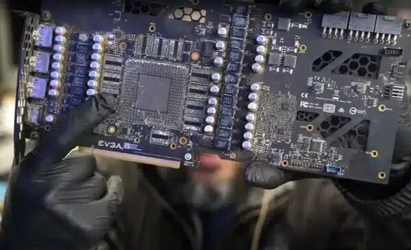 Curiose: отправлено на службу по адресу Nvidia RTX 3090, оказалось, без графического процессора и без фирменной графики памяти