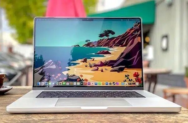 Apple запускает массовое производство процессоров M5