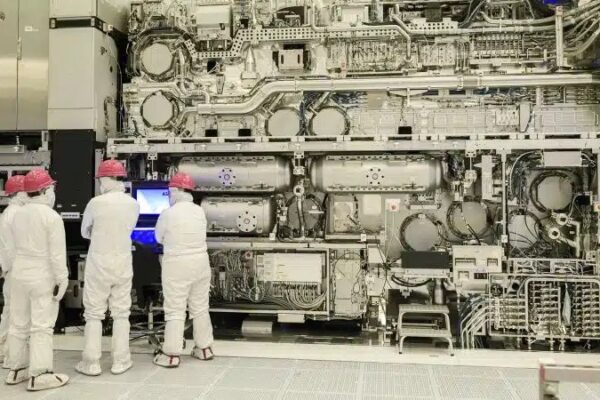Intel удалось запустить производство чипов с новейшего оборудования ASML из класса EUV High-Na EUV