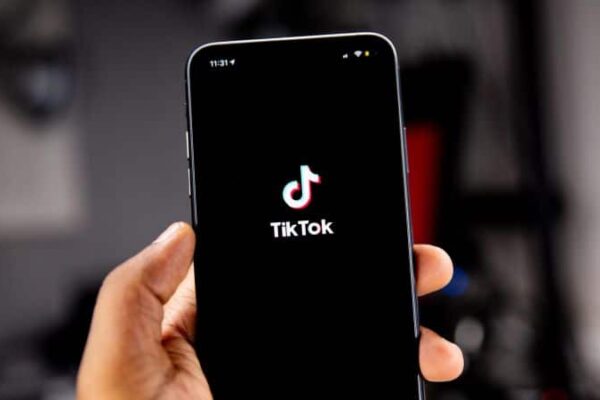 Приложение Tiktok возвращается в магазины приложений Apple и Google в США