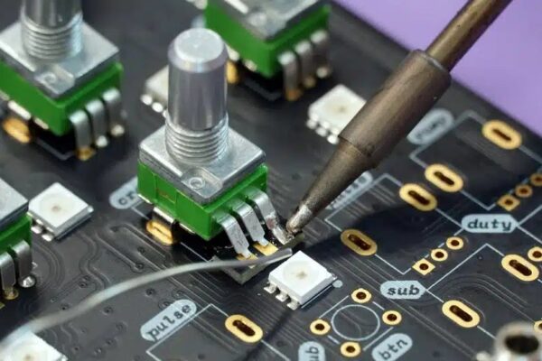 Акции Broadcom растут, несмотря на то, что мета -фишки и Google