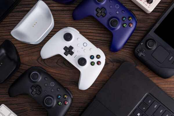 8bitdo Ultimate 2 - новый игровой контроллер, который предлагает аналоговые ручки TMR, настраиваемые кнопки и подсветку RGB