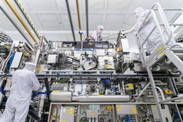 Intel скоро получит первую машину ASML для производства 1,4 нм чипов