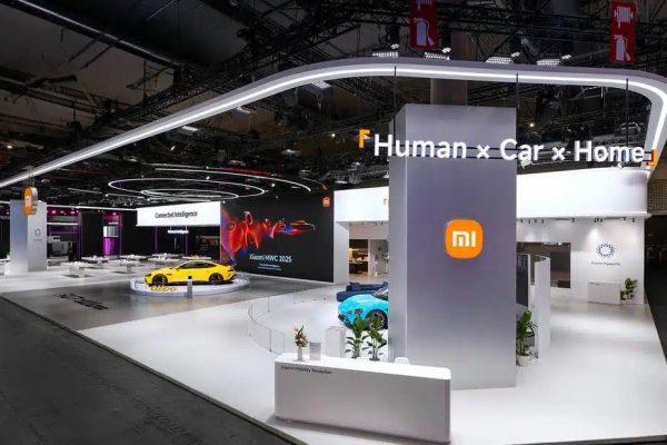 Эта футуристическая концепция для смартфона имеет подвижные магнитные линзы на камере