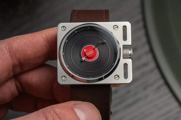 Виниловые автоматические часы: интересные часы с формой мини -винилового грамофона