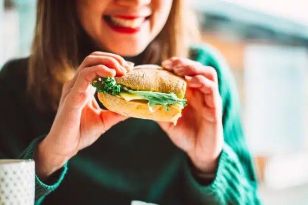 Ученые разработали устройство, которое воспроизводит ароматы пищевых продуктов в виртуальной реальности Ученые разработали устройство, которое воспроизводит ароматы пищевых продуктов в виртуальной реальности