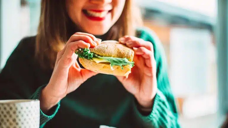 Ученые разработали устройство, которое воспроизводит ароматы пищевых продуктов в виртуальной реальности