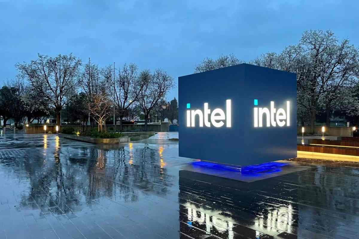 «Уволить совет Intel, снова арендовать Пэт Гелснджер», - говорит бывший генеральный директор Intel Craig Barrett
