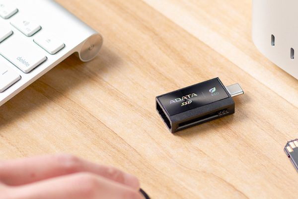 Adata SC730 - портативный перевозчик SSD с размером Pendrive. Два порта USB и совместимость с MacOS, Windows и Android