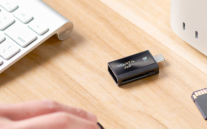Adata SC730 - портативный перевозчик SSD с размером Pendrive. Два порта USB и совместимость с MacOS, Windows и Android