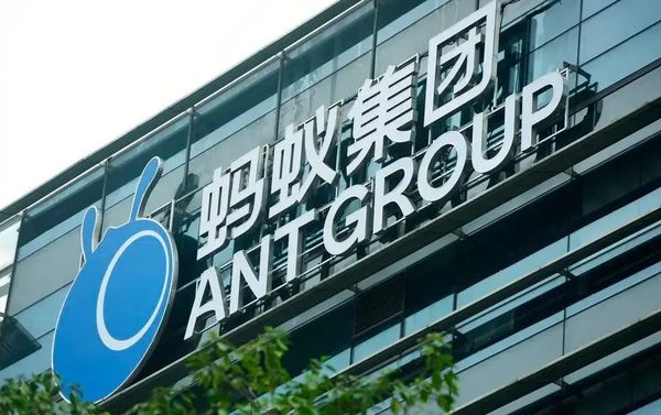 Китайская группа муравьев достигает прорыва в искусственном интеллекте, используя нативные полупроводниковые системы