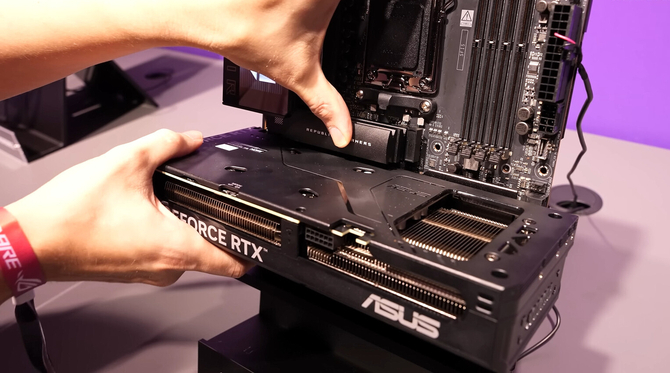 ASUS Q-ELEASE SLIM-A Быстрая система выпуска видеокарты была модифицирована. Отныне без предрассудков разъемов PCIe?