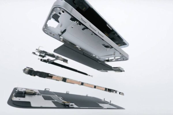 Разборка iPhone 16E раскрывает большую и простую для затрат батареи и отсутствие магнитных магнитов
