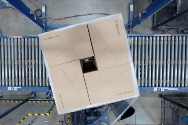 SpaceX показал видео с завода Starlink Plates в Техасе - оно достигло 15 000 терминалов в день