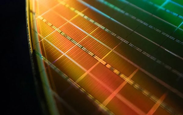 Сегнетоэлектрическая память и Neumonda прилагают усилия по коммерциализации DRAM+, объединив преимущества SSD и RAM
