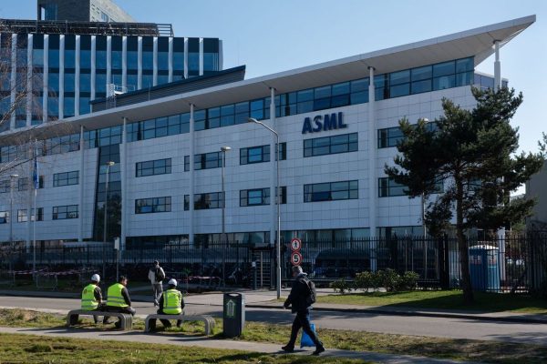 Российский инженер приведен в суд за кражу технологии ASML Secret для запуска чипов в России