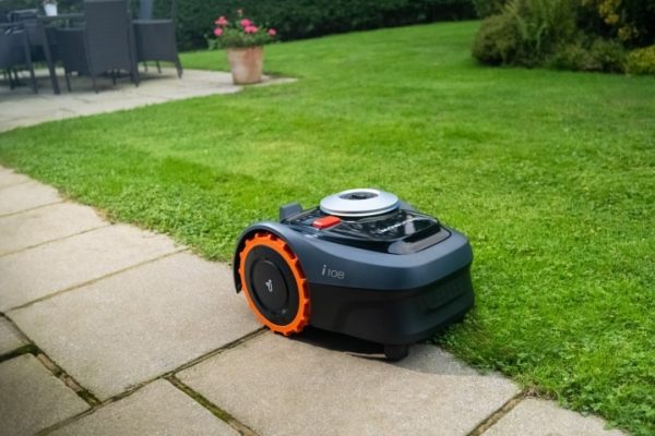 Segway представил в Болгарии косилка робота со спутниковой навигацией и искусственным интеллектом