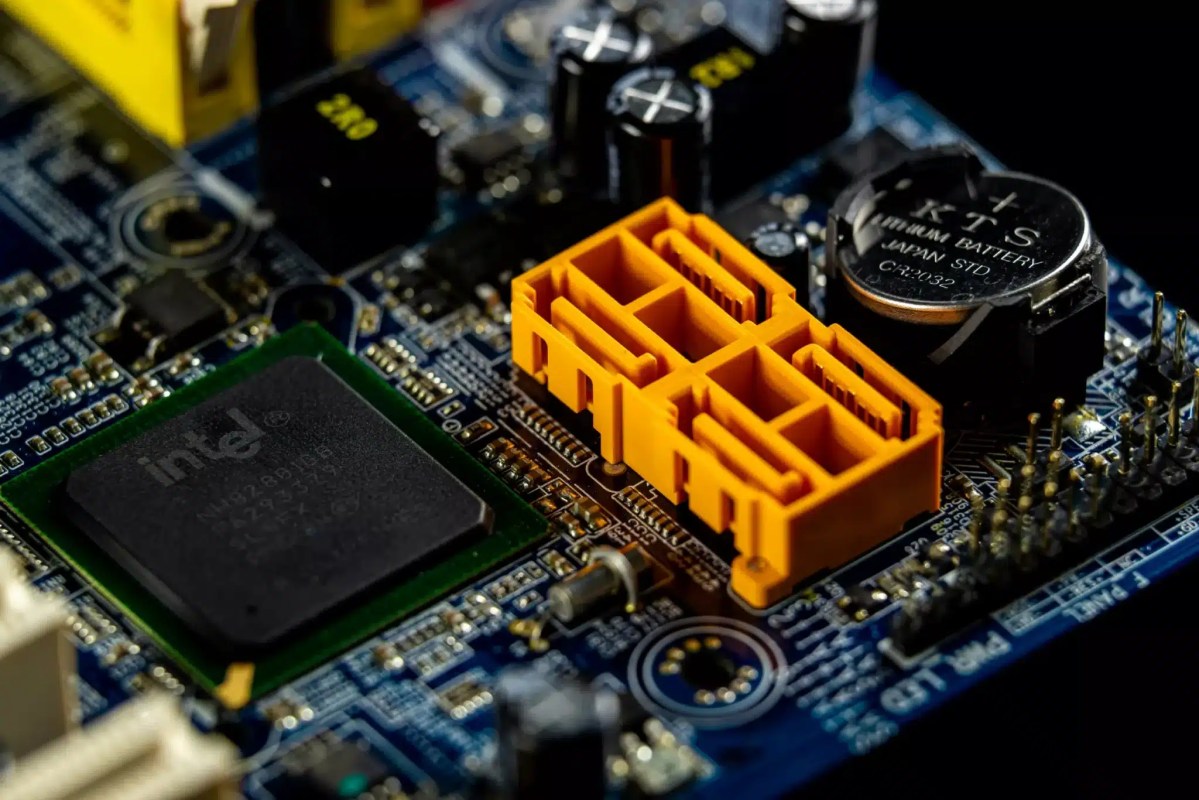 Если ваш компьютер установлен и два диска SATA работают, какой из основных?