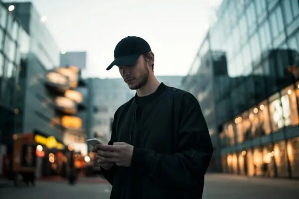 В Москве и регионе начнут следить за иностранцами через смартфоны
