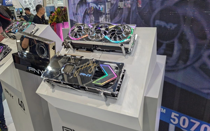 PNY представляет графические карты Chrome GeForce RTX 5000 с автографом генерального директора NVIDIA Jensen Huanga