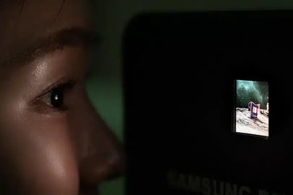Samsung представила небольшие OLED -дисплеи с высокой яркостью и разрешением в течение 8K