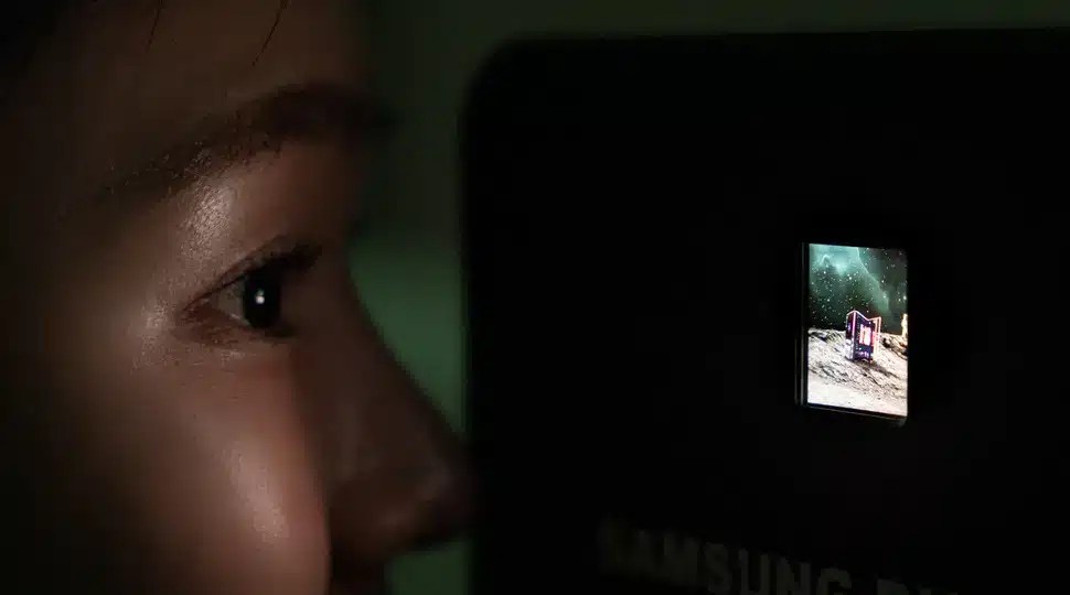 Samsung представила небольшие OLED -дисплеи с высокой яркостью и разрешением в течение 8K