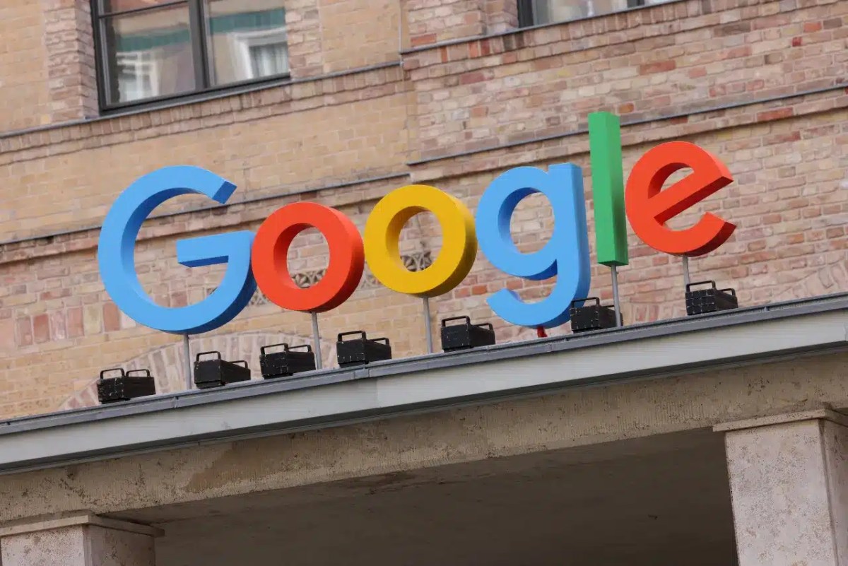 Google упростит сложные тексты iPhone с помощью искусственного интеллекта