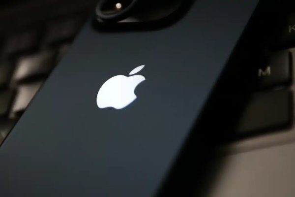 Apple уведомляет о новых жертвах атак шпионских программ по всему миру
