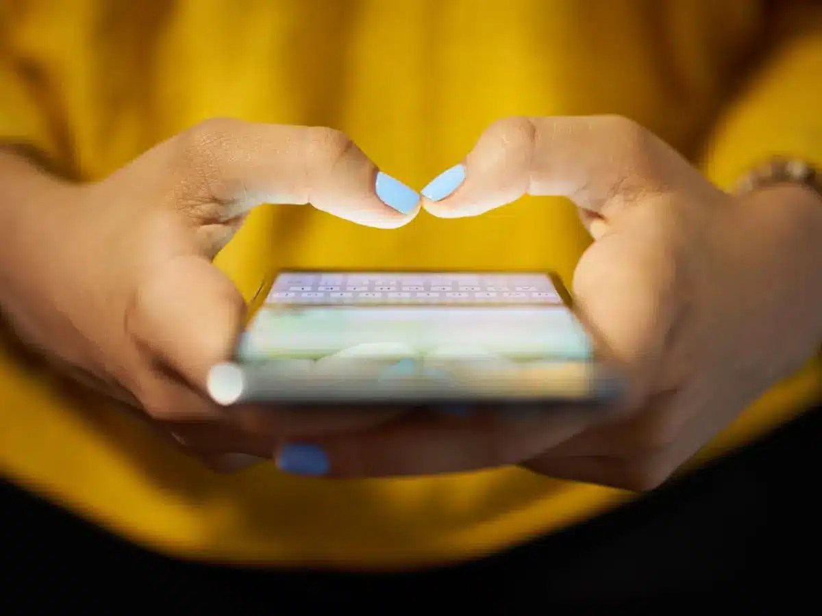 SMS Blasters уже скрывается в толпе: что это значит для вашей безопасности