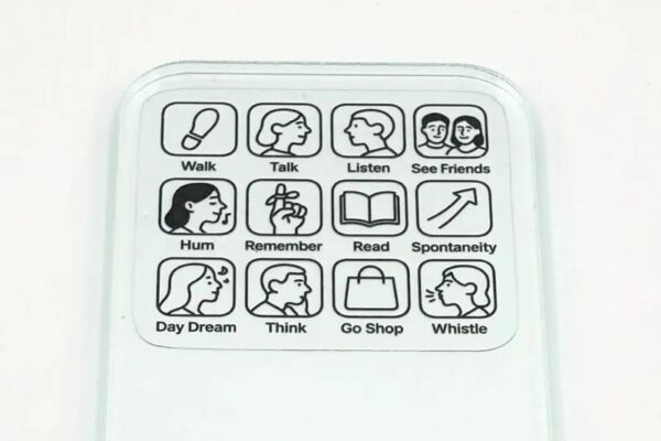 Бывший маркетолог Google создал «манекен» для тех, кто не может оставить свои телефоны