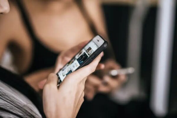 Вертикальная серия: Как короткие видео стали новой тенденцией в мобильном контенте