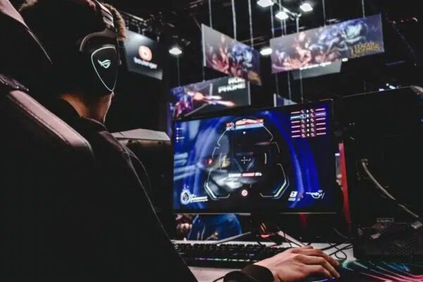 Увеличение спроса на высококлассные игровые мониторы в 2025 году увеличит поставки OLED-Panelli на 69%