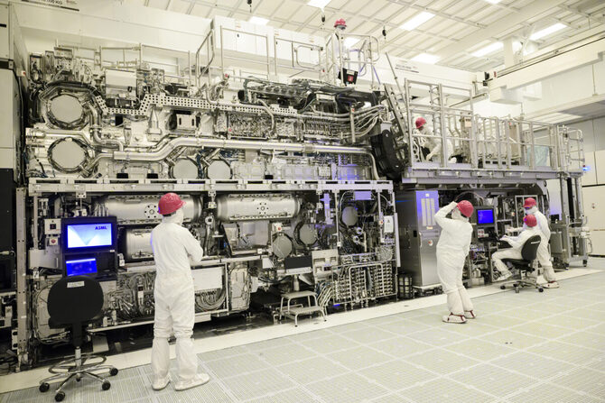 Intel инвестирует в EUV с высоким содержанием и развивает транзисторы CFET. Новая стратегия борьбы за преимущество в продвинутом производстве чипов