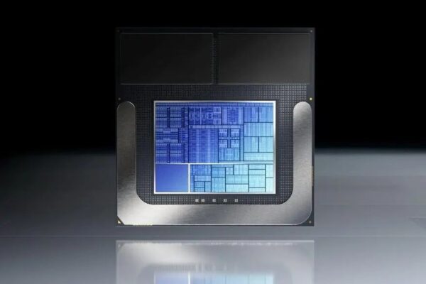 Intel планирует переключиться на единую архитектуру процессора со 100 ядрами