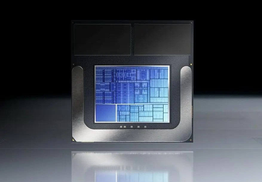 Intel планирует переключиться на единую архитектуру процессора со 100 ядрами