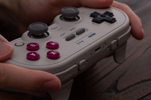 Игровой контроллер 8bitdo Pro 3 предлагает ручки TMR, регулируемые триггеры и зарядную станцию - и это еще не все