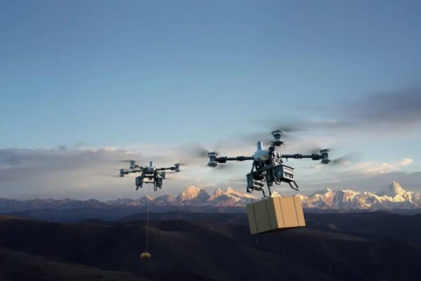 DJI выпустил грузовой беспилотник Flycart 100 с полезной нагрузкой до 80 кг и сложными системами безопасности