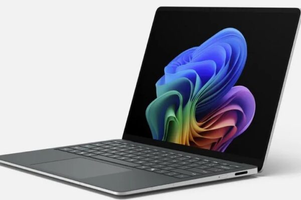 Microsoft представила Surface ноутбук 5G с слотом для SIM -карты и Intel Core Ultra 200 Chips за 1800 долларов