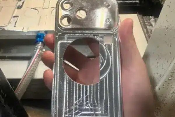 Apple перемещает антенны на iPhone 17 Pro, чтобы улучшить качество разговора